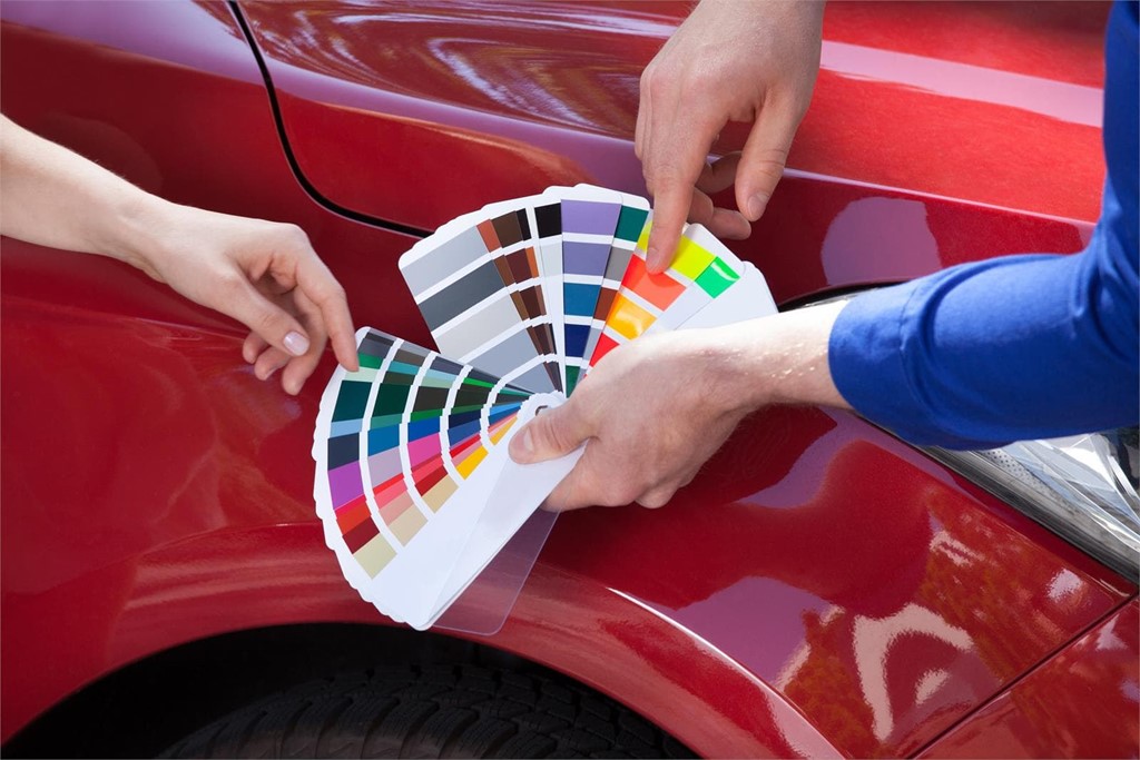 ¿Es necesario pintar todo el coche para conseguir color uniforme tras un golpe o arañazo?